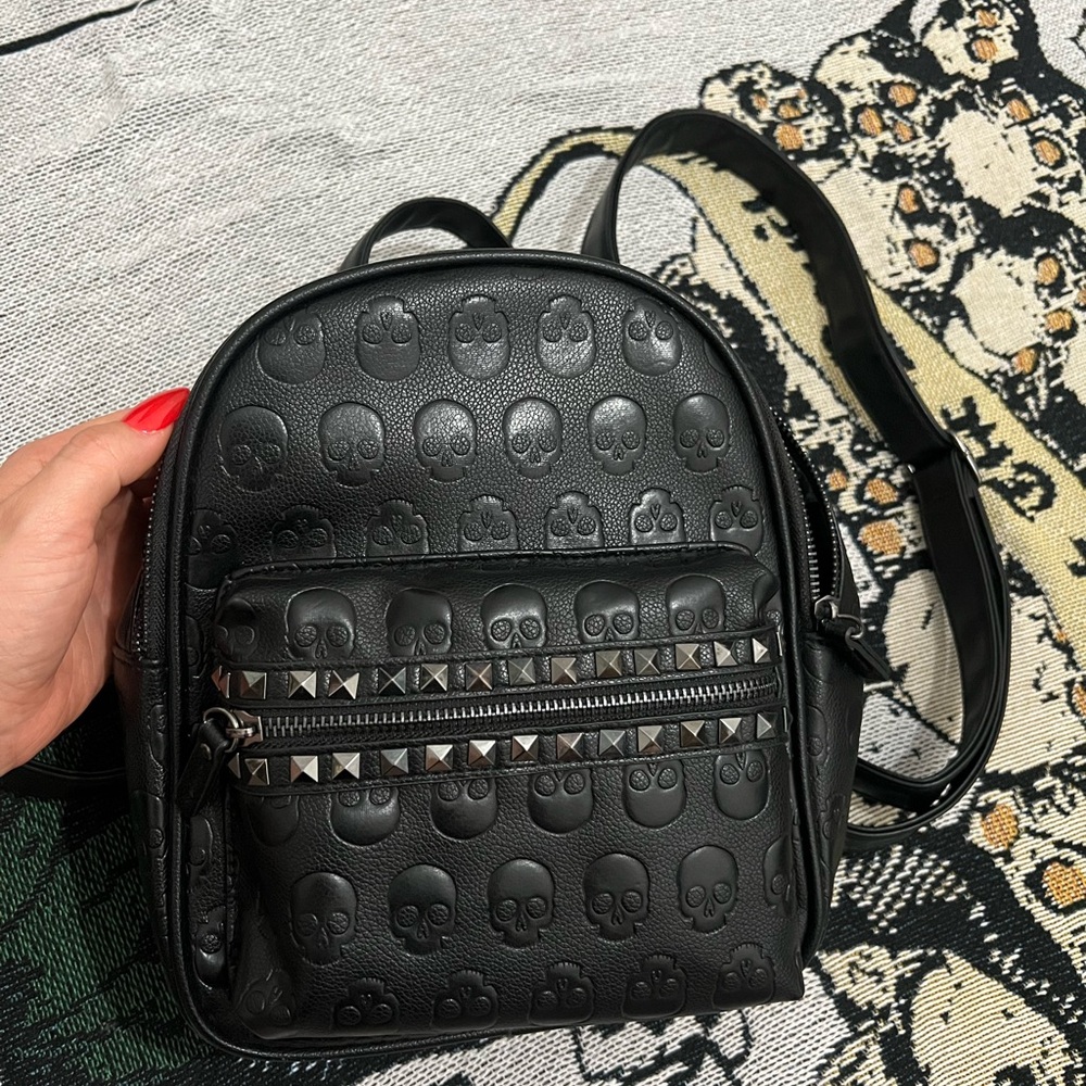 STUDDED SKULL MINI BACKPACK